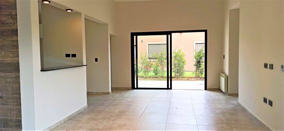 FINCAS 2- CASA LLAVE EN MANO CON PILETA- FRENTE A ESPACIO VERDE