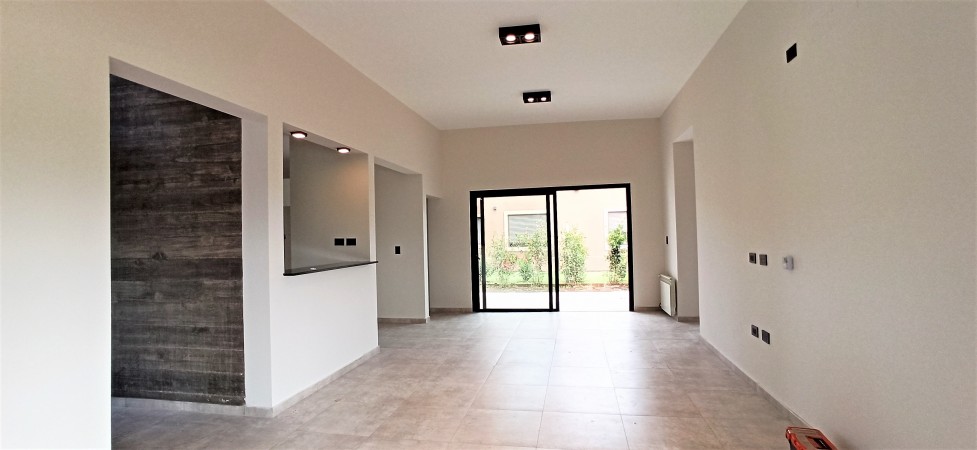 FINCAS 2- CASA LLAVE EN MANO CON PILETA- FRENTE A ESPACIO VERDE