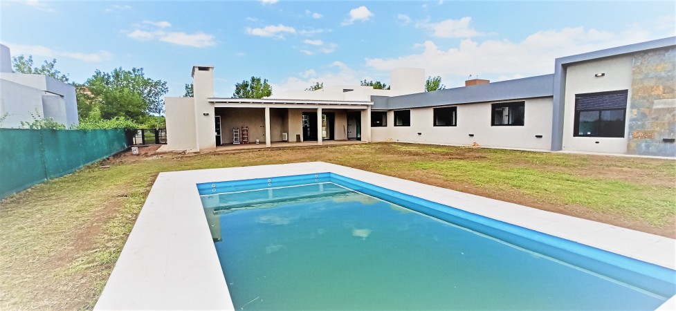 FINCAS 2- CASA LLAVE EN MANO CON PILETA- FRENTE A ESPACIO VERDE