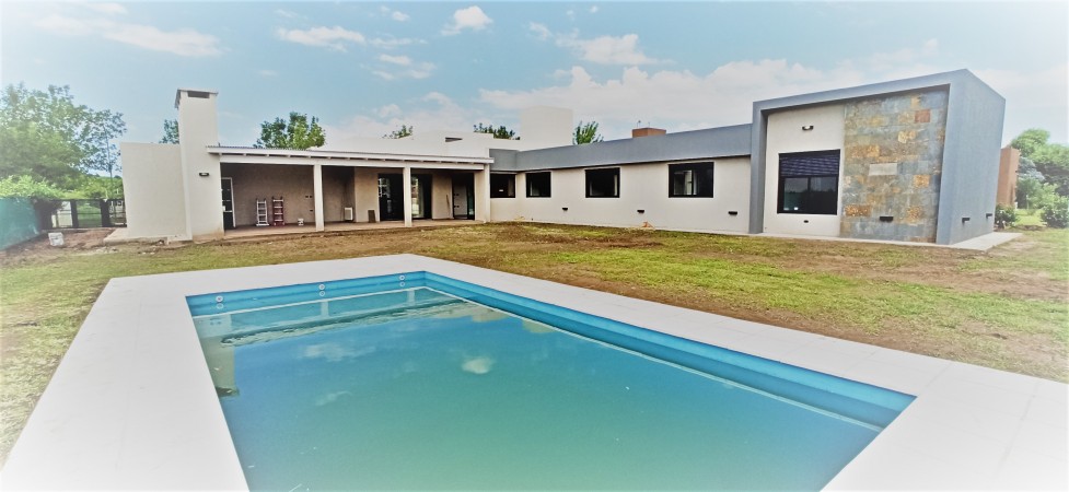 FINCAS 2- CASA LLAVE EN MANO CON PILETA- FRENTE A ESPACIO VERDE