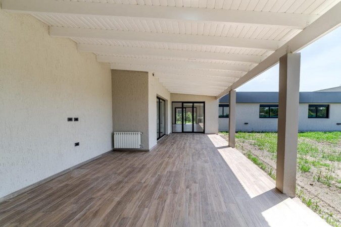 FINCAS 2- CASA LLAVE EN MANO CON PILETA- FRENTE A ESPACIO VERDE
