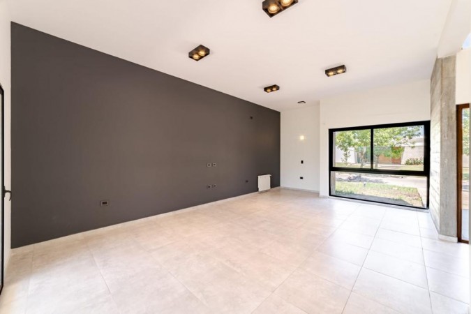 FINCAS 2- CASA LLAVE EN MANO CON PILETA- FRENTE A ESPACIO VERDE
