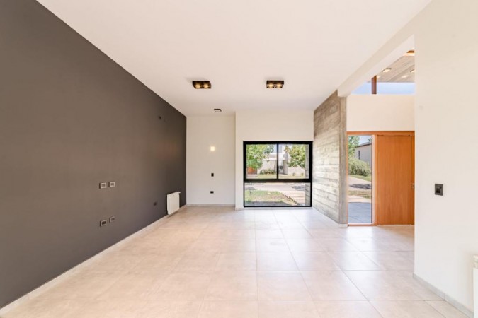 FINCAS 2- CASA LLAVE EN MANO CON PILETA- FRENTE A ESPACIO VERDE