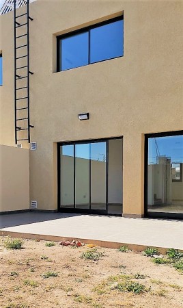 PRADOS DE MANANTIALES -DÚPLEX DELUXE--3 DOR-3 BAÑOS-PATIO-COCHERA X2