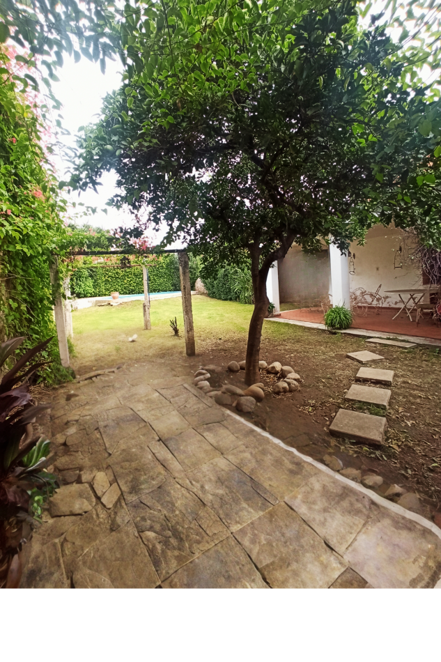 DOS CASAS - ZONA (C5) PB + 5 PISOS - LOTE DE 515 m2 -