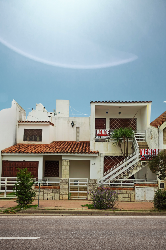 DOS CASAS - ZONA (C5) PB + 5 PISOS - LOTE DE 515 m2 -