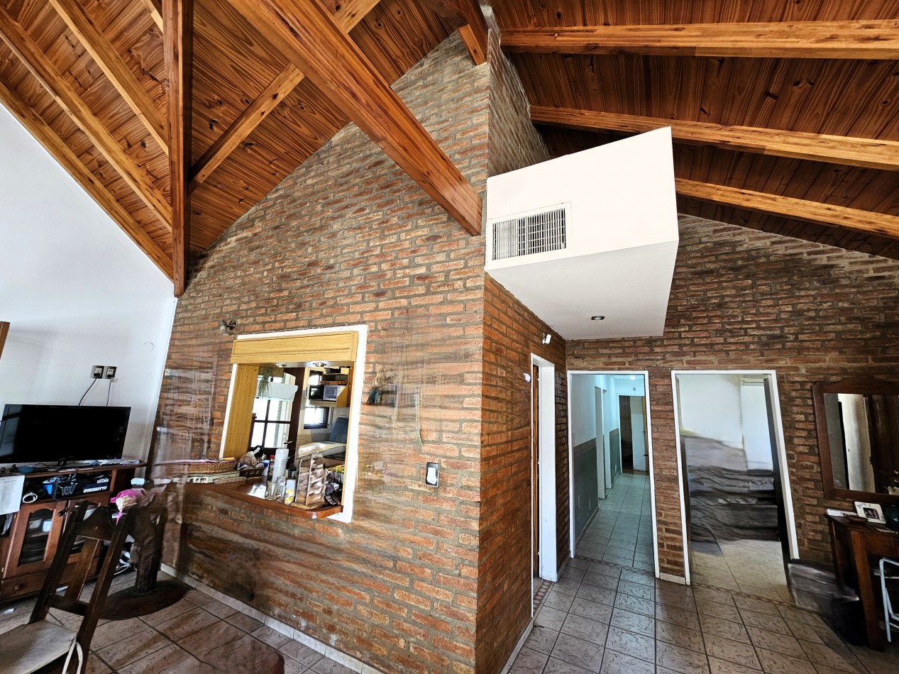 LA MEJOR UBICACION EN TEJAS, CASA CON PILETA APTA CREDITO