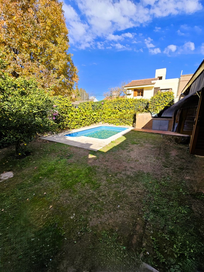 LA MEJOR UBICACION EN TEJAS, CASA CON PILETA APTA CREDITO