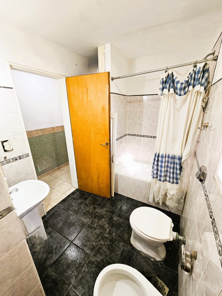 LA MEJOR UBICACION EN TEJAS, CASA CON PILETA APTA CREDITO