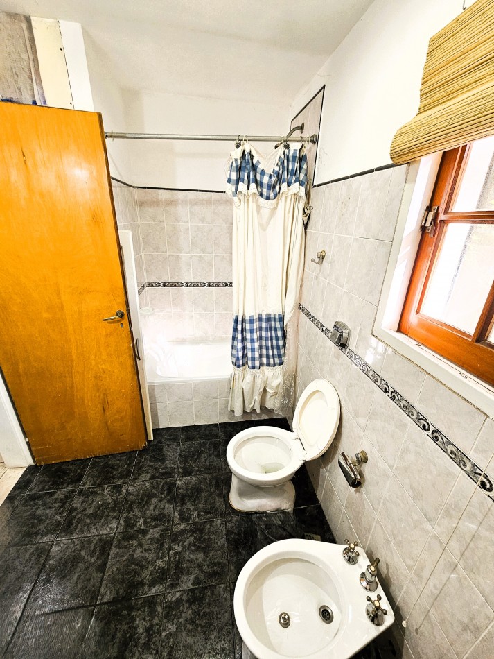 LA MEJOR UBICACION EN TEJAS, CASA CON PILETA APTA CREDITO