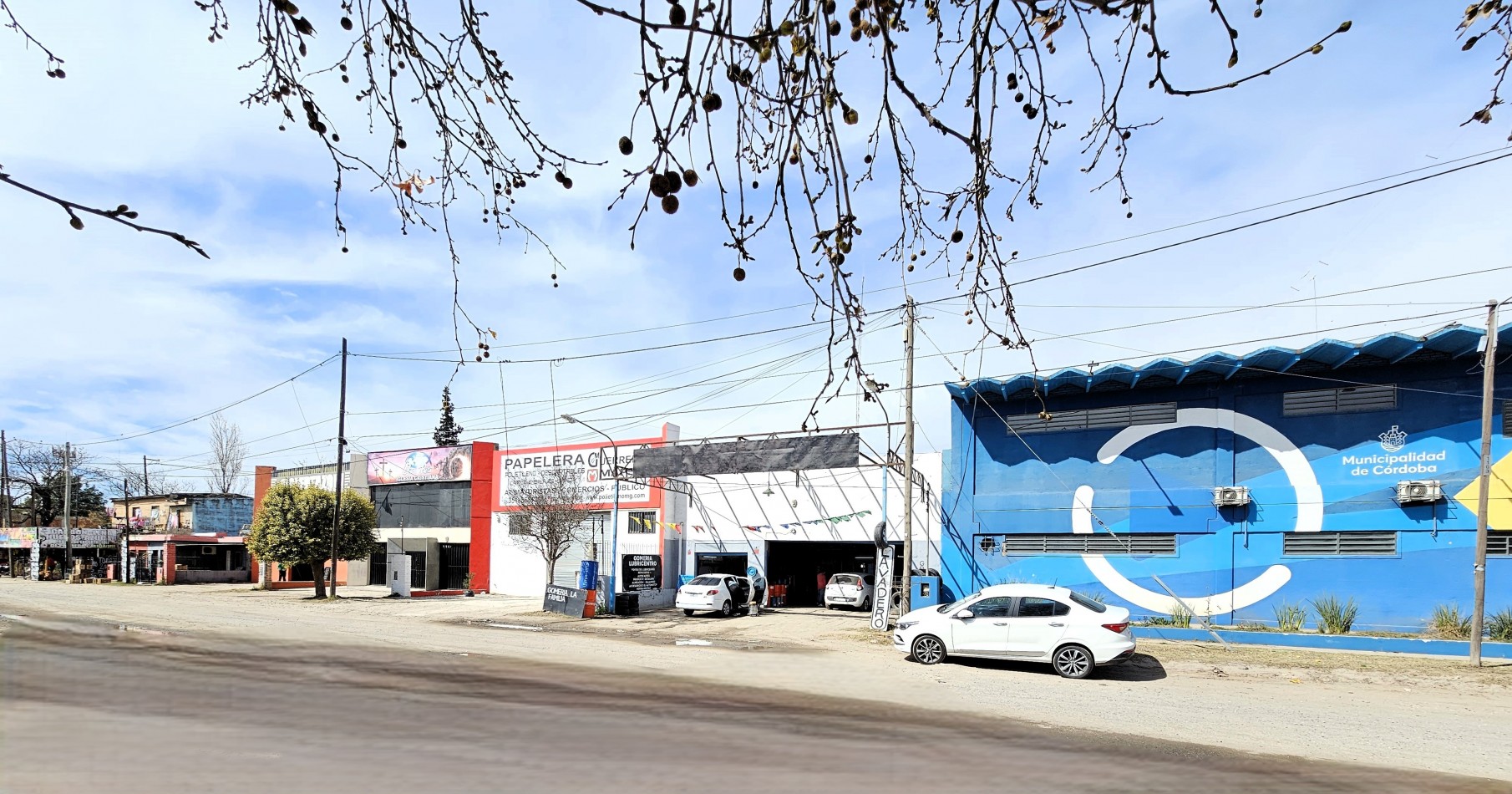 DOS LOCALES COMERCIALES 612M2 TOTALES SOBRE ARMADA ARGENTINA