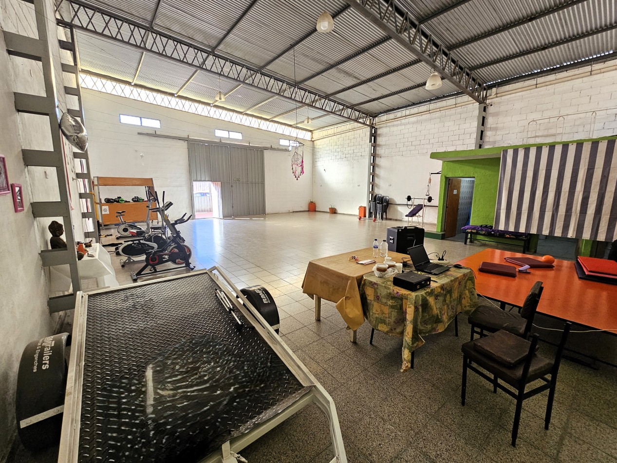DOS LOCALES COMERCIALES 612M2 TOTALES SOBRE ARMADA ARGENTINA