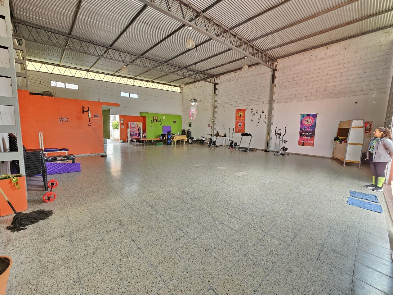 DOS LOCALES COMERCIALES 612M2 TOTALES SOBRE ARMADA ARGENTINA