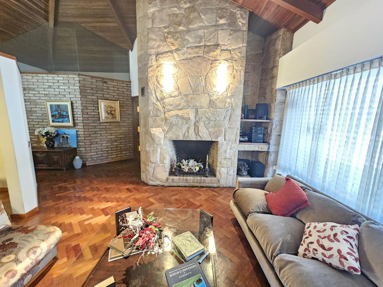 CASA USO COMERCIAL SOBRE AVENIDA RICHIERI / 561M2 TERRENO / 272m2 cubiertos