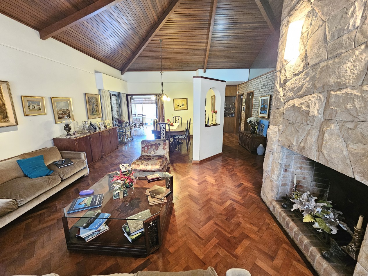CASA USO COMERCIAL SOBRE AVENIDA RICHIERI / 561M2 TERRENO / 272m2 cubiertos