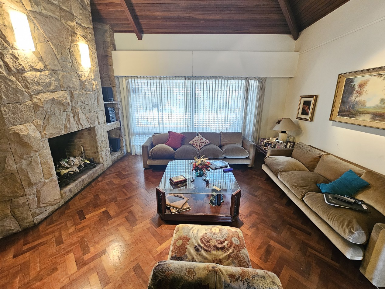 CASA USO COMERCIAL SOBRE AVENIDA RICHIERI / 561M2 TERRENO / 272m2 cubiertos