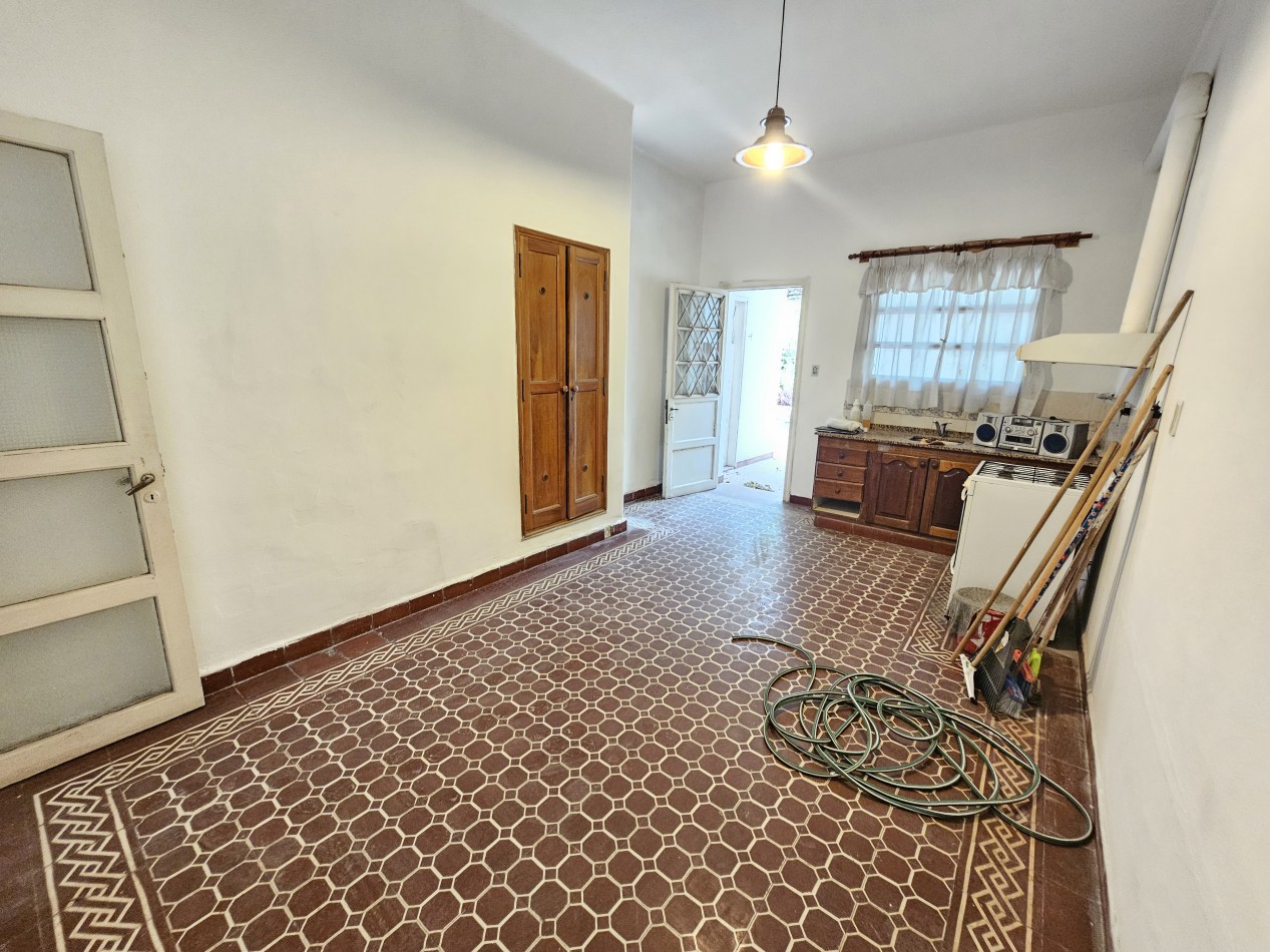 DOS CASAS - ZONA (C5) PB + 5 PISOS - LOTE DE 515 m2 -
