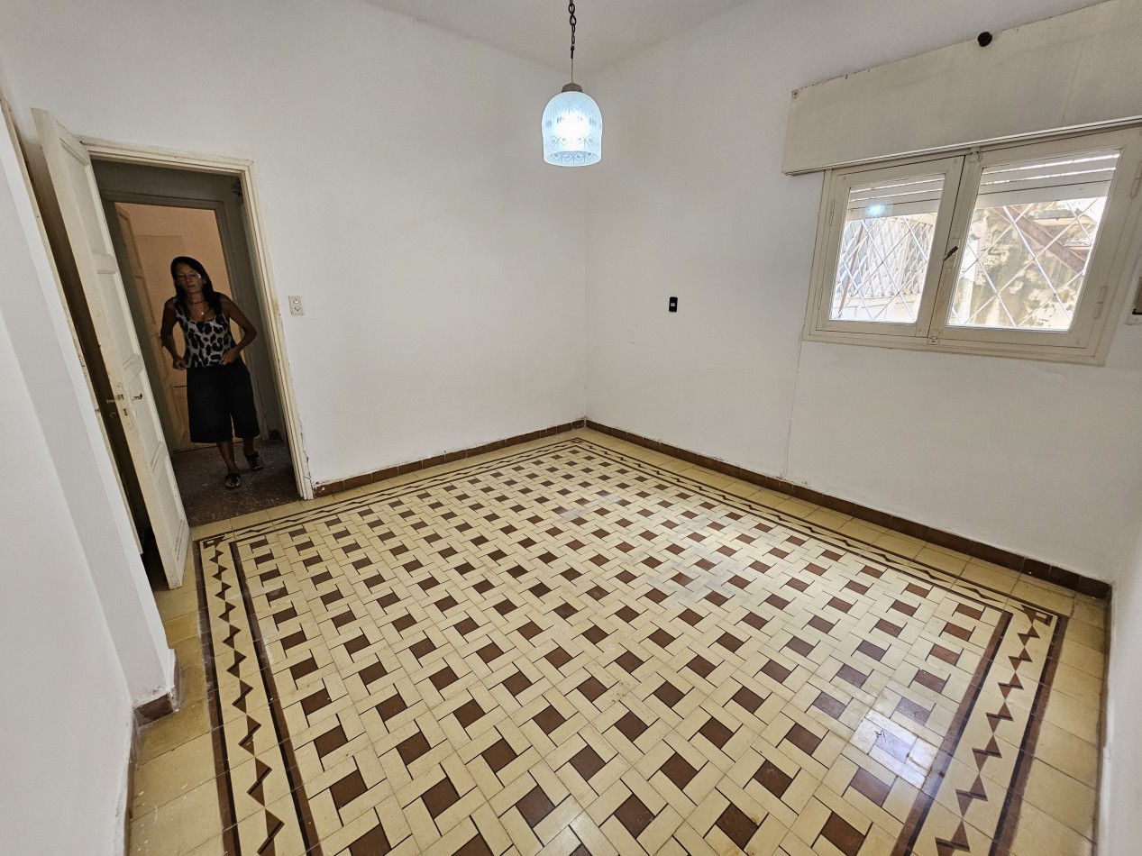 DOS CASAS - ZONA (C5) PB + 5 PISOS - LOTE DE 515 m2 -