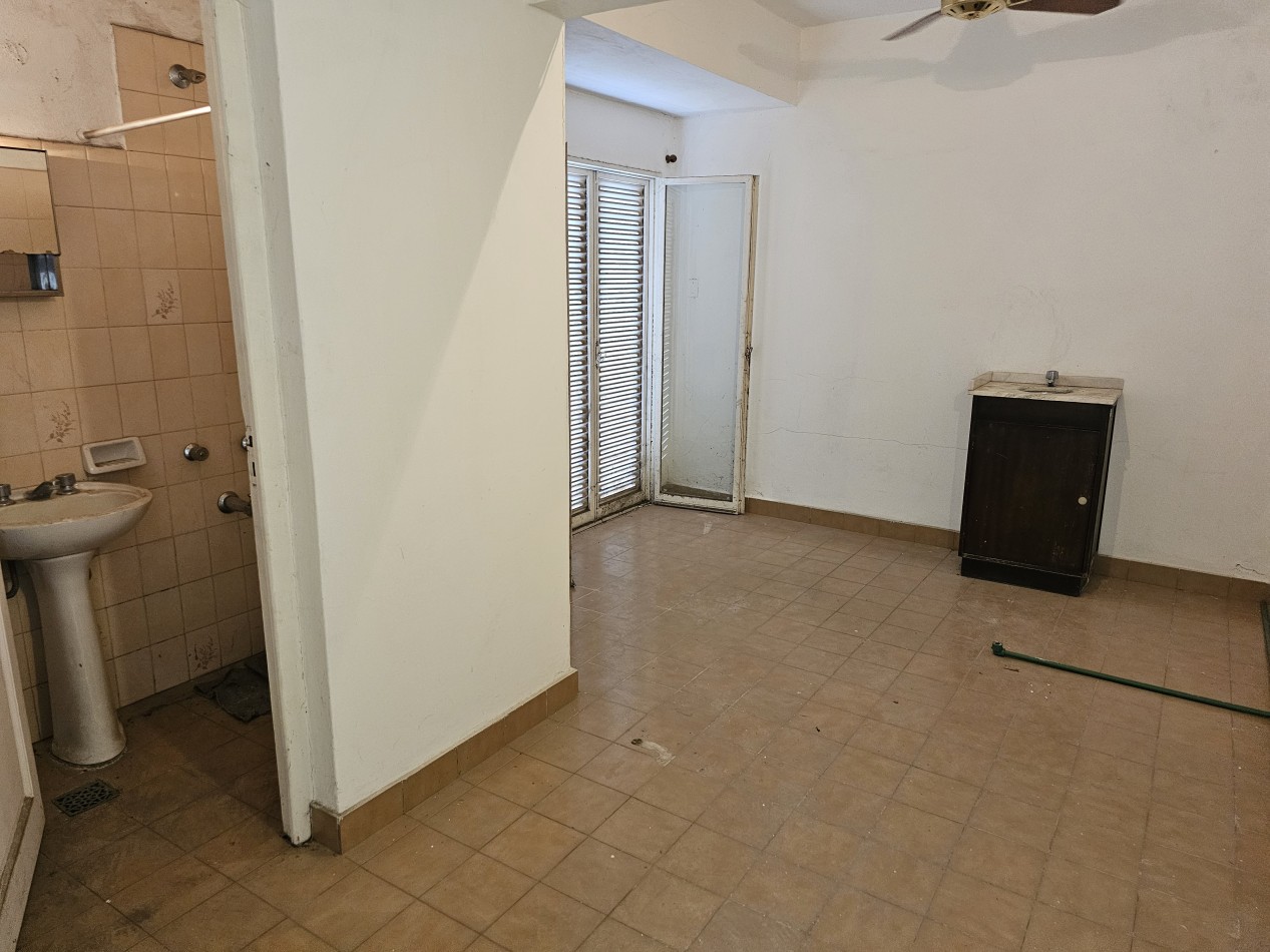 DOS CASAS - ZONA (C5) PB + 5 PISOS - LOTE DE 515 m2 -