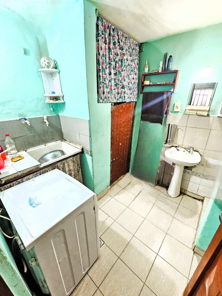 SOBRE ARMADA ARGENTINA - CASA DE 3 DORMITORIOS - IDEAL LOCAL COMERCIAL