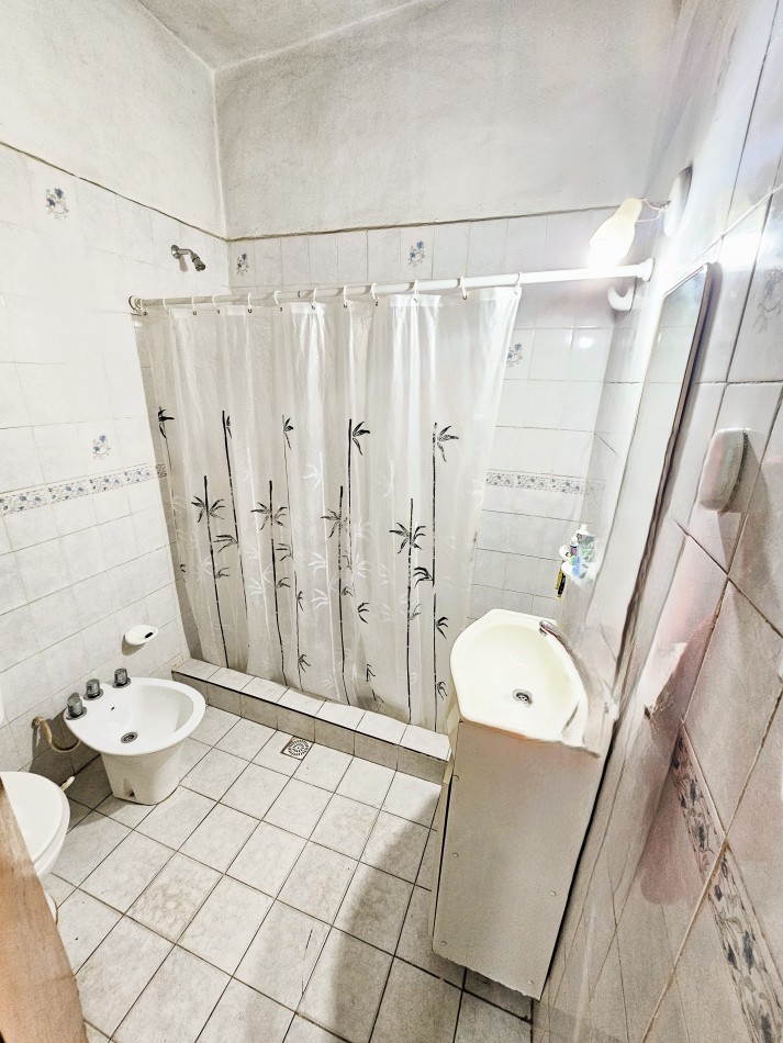 SOBRE ARMADA ARGENTINA - CASA DE 3 DORMITORIOS - IDEAL LOCAL COMERCIAL