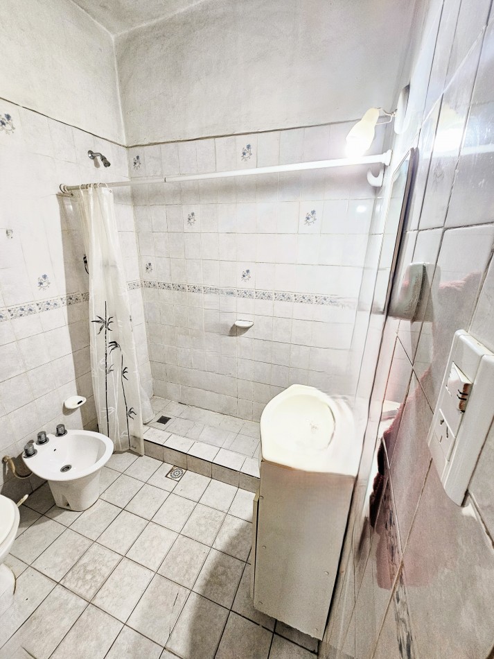 SOBRE ARMADA ARGENTINA - CASA DE 3 DORMITORIOS - IDEAL LOCAL COMERCIAL