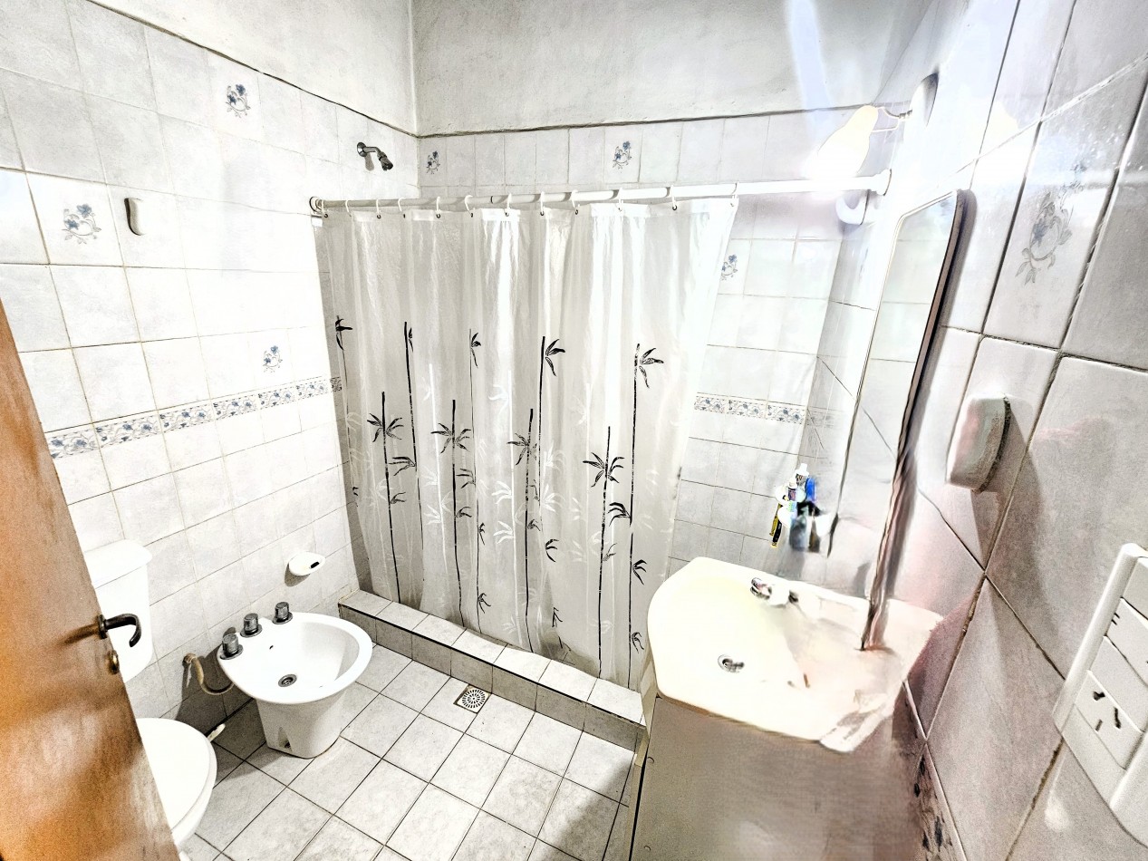 SOBRE ARMADA ARGENTINA - CASA DE 3 DORMITORIOS - IDEAL LOCAL COMERCIAL