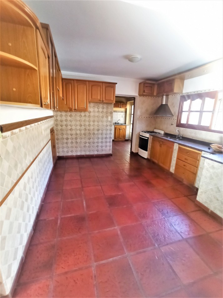 Tejas del Sur 1 | Casa con pileta y quincho | 4 dorm + dependencia |
