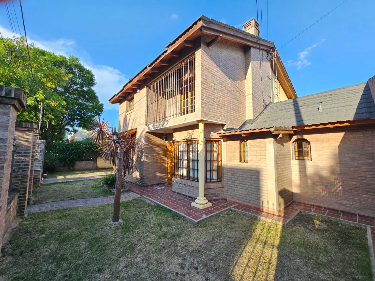 Tejas del Sur 1 | Casa con pileta y quincho | 4 dorm + dependencia |