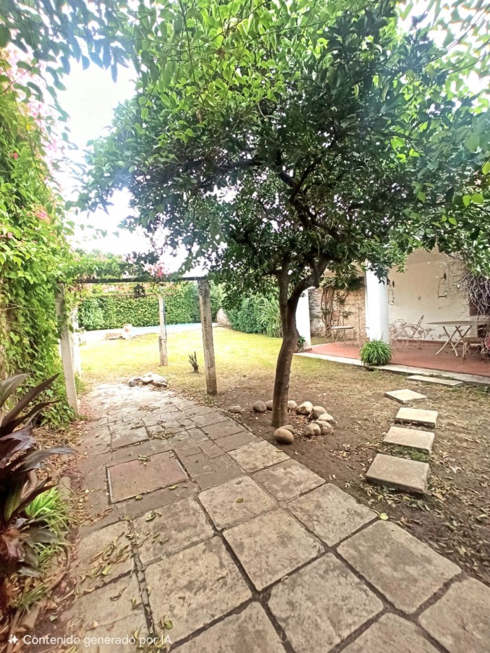 2 viviendas independientes en lote 515 m² | Patio + pileta + cochera | Santa Rosa (Alto Alberdi) 