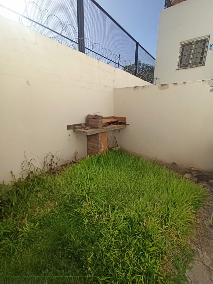  2 dormitorios EN Planta Baja / 2 patios y alarma / Complejo Mari I