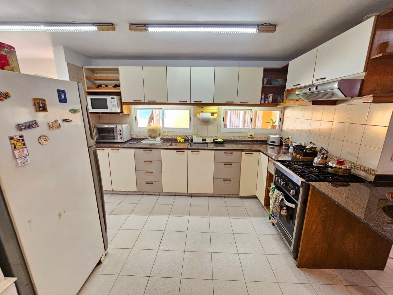 TEJAS DEL SUR I - CASA 3 DORM + ESCRITORIO - PILETA - LOTE 360M2