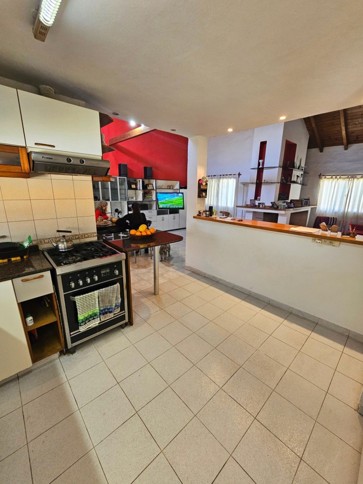 TEJAS DEL SUR I - CASA 3 DORM + ESCRITORIO - PILETA - LOTE 360M2