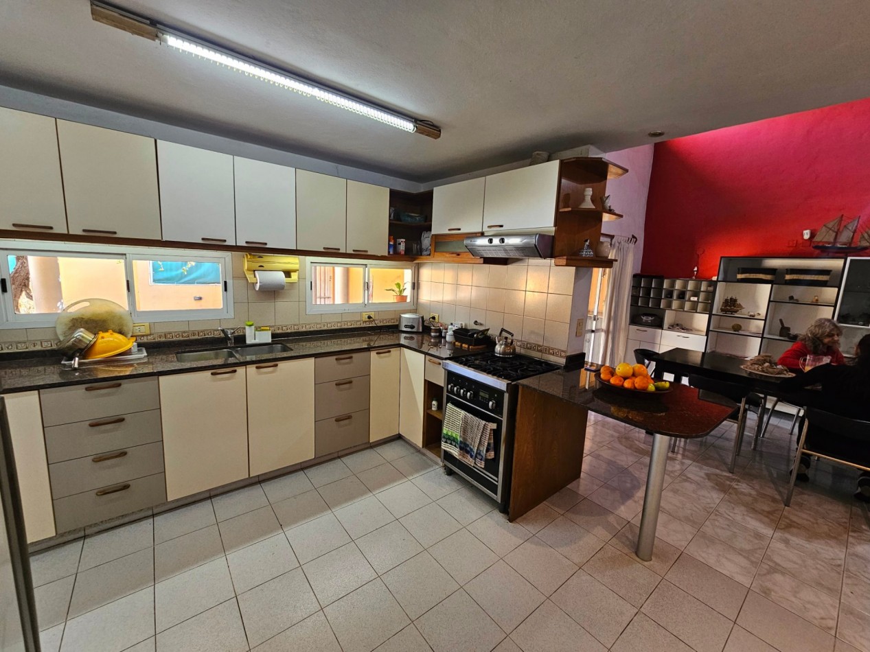 TEJAS DEL SUR I - CASA 3 DORM + ESCRITORIO - PILETA - LOTE 360M2