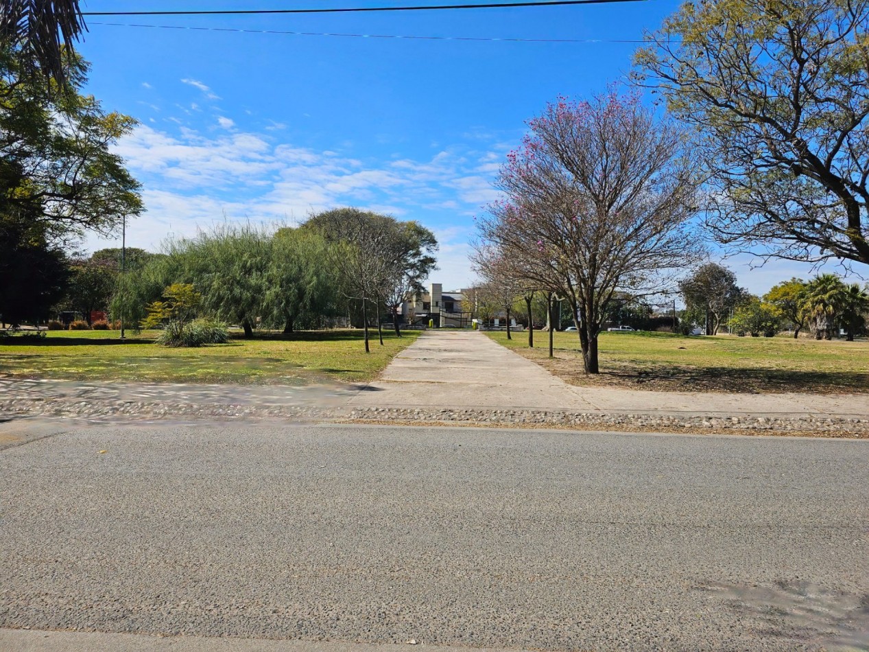 TEJAS DEL SUR I - CASA 3 DORM + ESCRITORIO - PILETA - LOTE 360M2