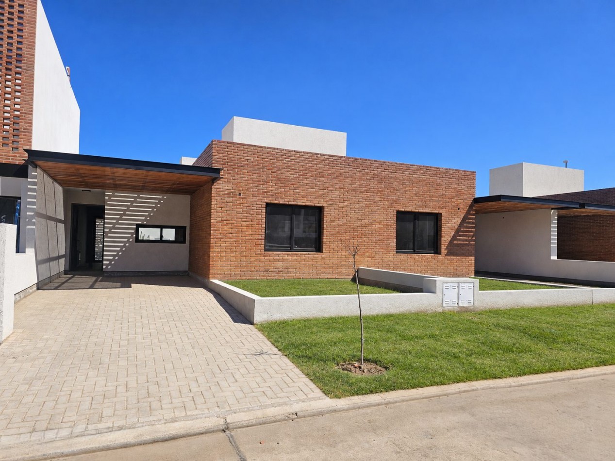CASA A ESTRENAR 2 DORM / EN PLANTA BAJA / CON SUITE Y GALERIA/ SAN IGNACIO VILLAGE