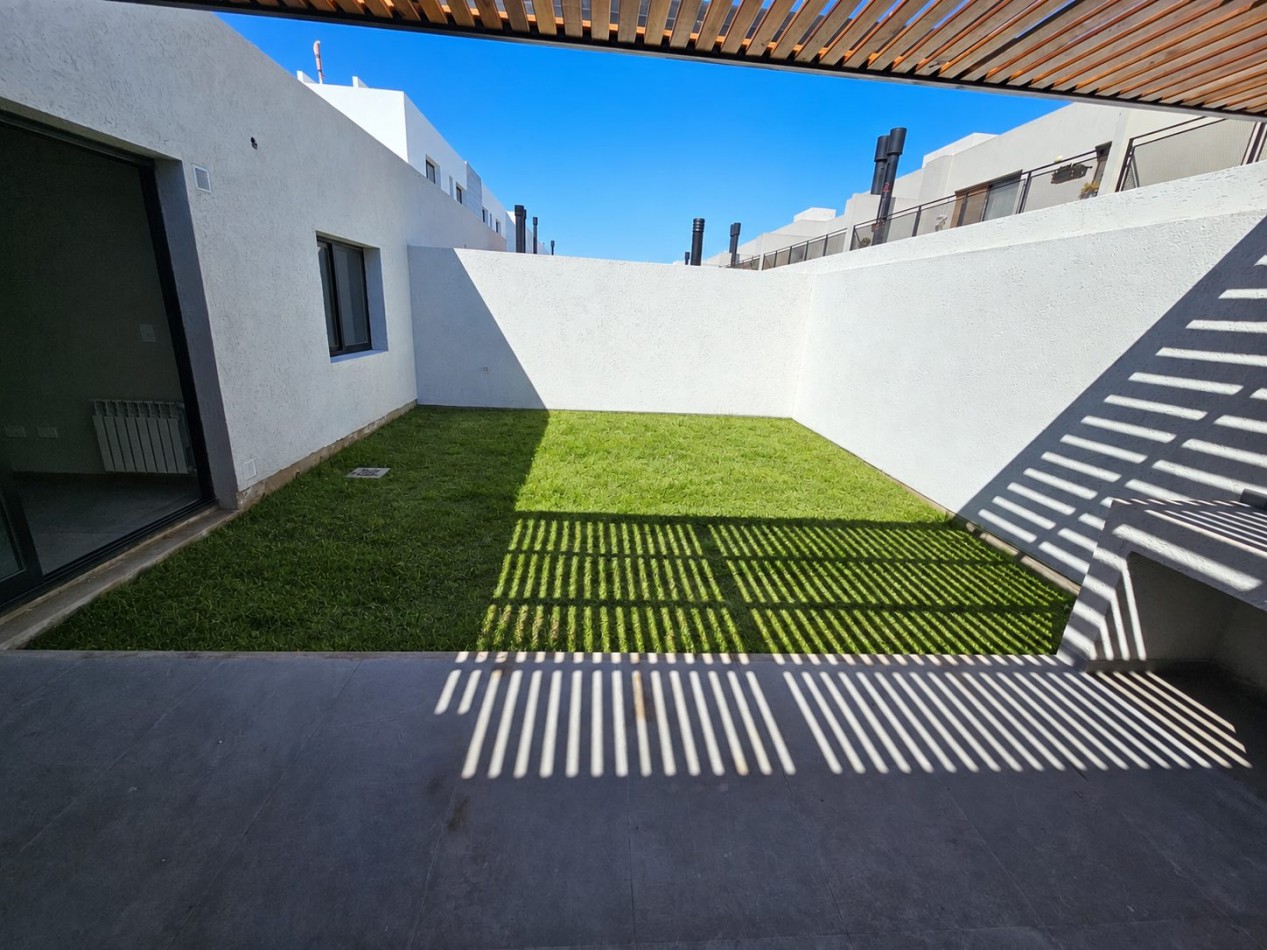 CASA A ESTRENAR 2 DORM / EN PLANTA BAJA / CON SUITE Y GALERIA/ SAN IGNACIO VILLAGE