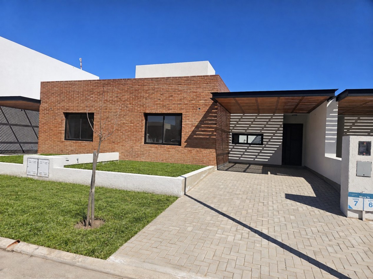 CASA A ESTRENAR 2 DORM / EN PLANTA BAJA / CON SUITE Y GALERIA/ SAN IGNACIO VILLAGE