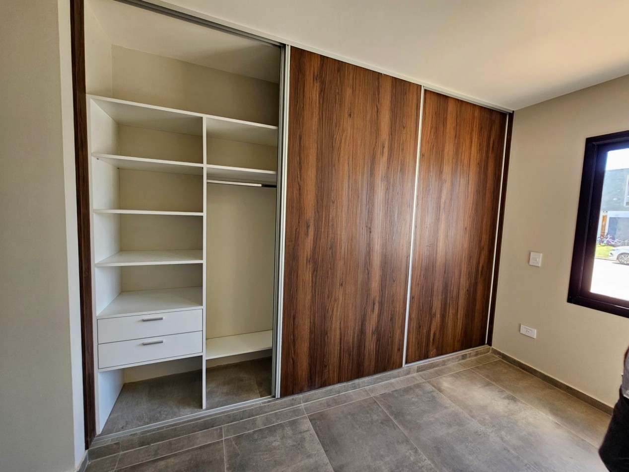 CASA A ESTRENAR 2 DORM / EN PLANTA BAJA / CON SUITE Y GALERIA/ SAN IGNACIO VILLAGE