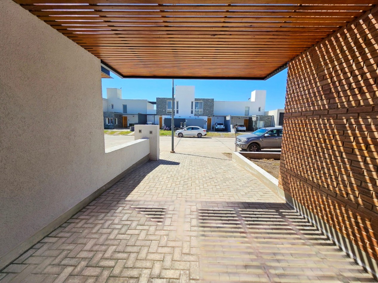 CASA A ESTRENAR 2 DORM / EN PLANTA BAJA / CON SUITE Y GALERIA/ SAN IGNACIO VILLAGE