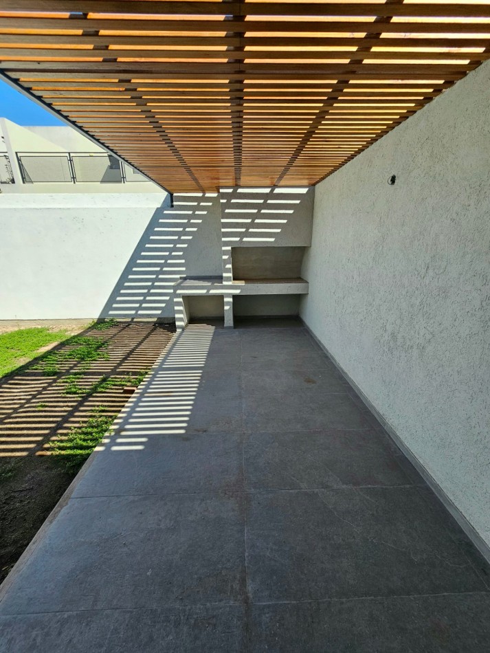CASA A ESTRENAR 2 DORM / EN PLANTA BAJA / CON SUITE Y GALERIA/ SAN IGNACIO VILLAGE