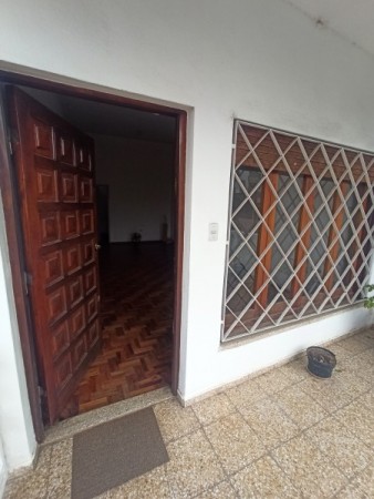 DOS CASAS - ZONA (C5) PB + 5 PISOS - LOTE DE 515 m2 -