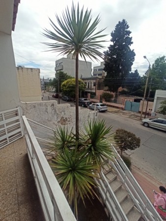 DOS CASAS - ZONA (C5) PB + 5 PISOS - LOTE DE 515 m2 -
