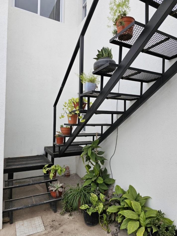 DEPARTAMENTO NUEVO DE UN DORMI SIN EXPENSAS, EN PLANTA ALTA POR ESCALERA.