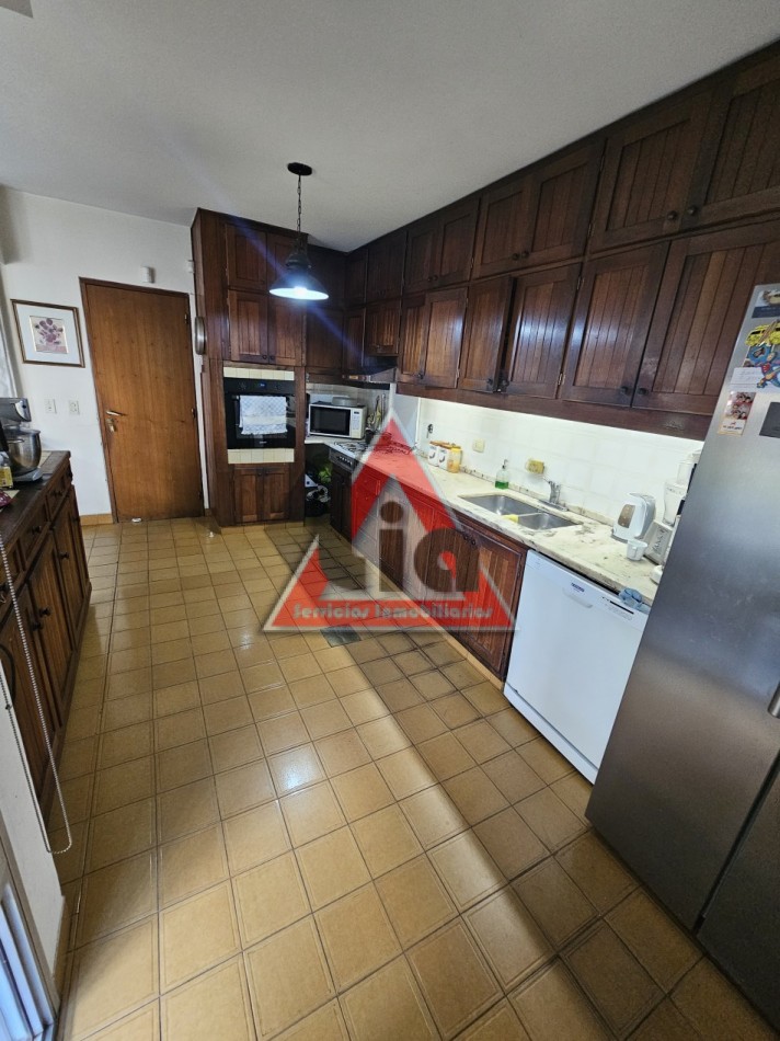 CASA USO COMERCIAL SOBRE AVENIDA RICHIERI / 561M2 TERRENO / 272m2 cubiertos