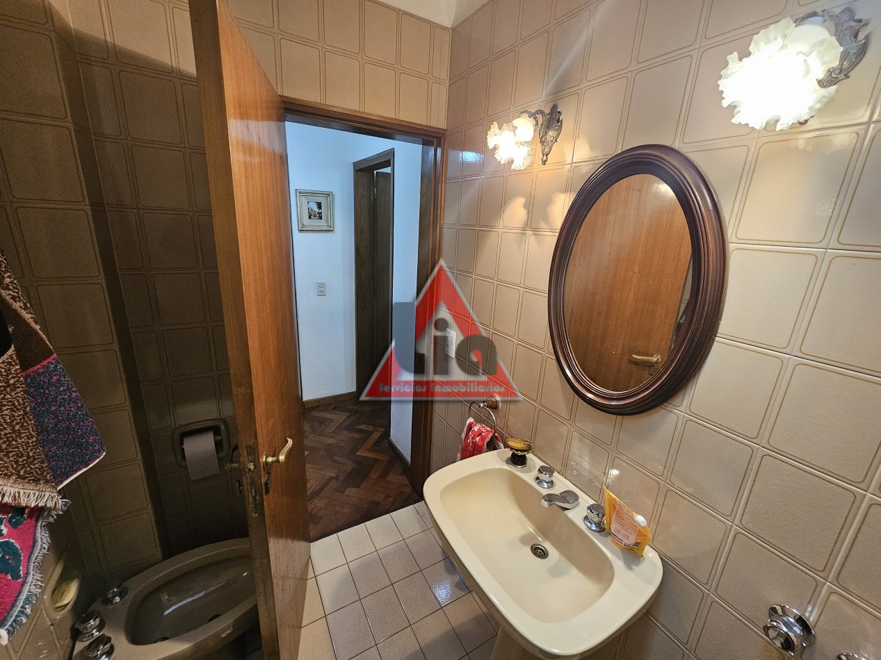 CASA USO COMERCIAL SOBRE AVENIDA RICHIERI / 561M2 TERRENO / 272m2 cubiertos