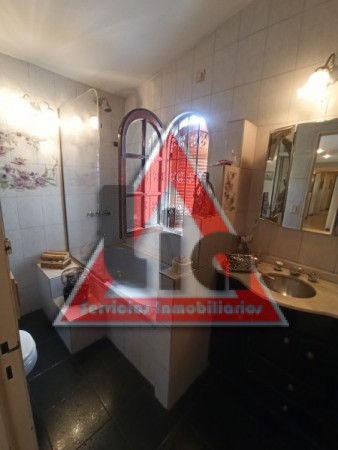LOCAL COMERCIAL + CASA DE 3 DOR. EN PLANTA ALTA C/COCHERA X3