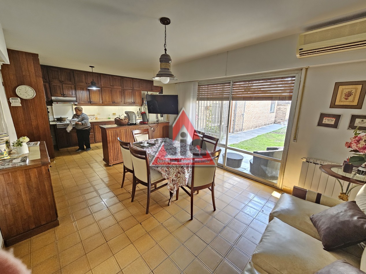 CASA USO COMERCIAL SOBRE AVENIDA RICHIERI / 561M2 TERRENO / 272m2 cubiertos