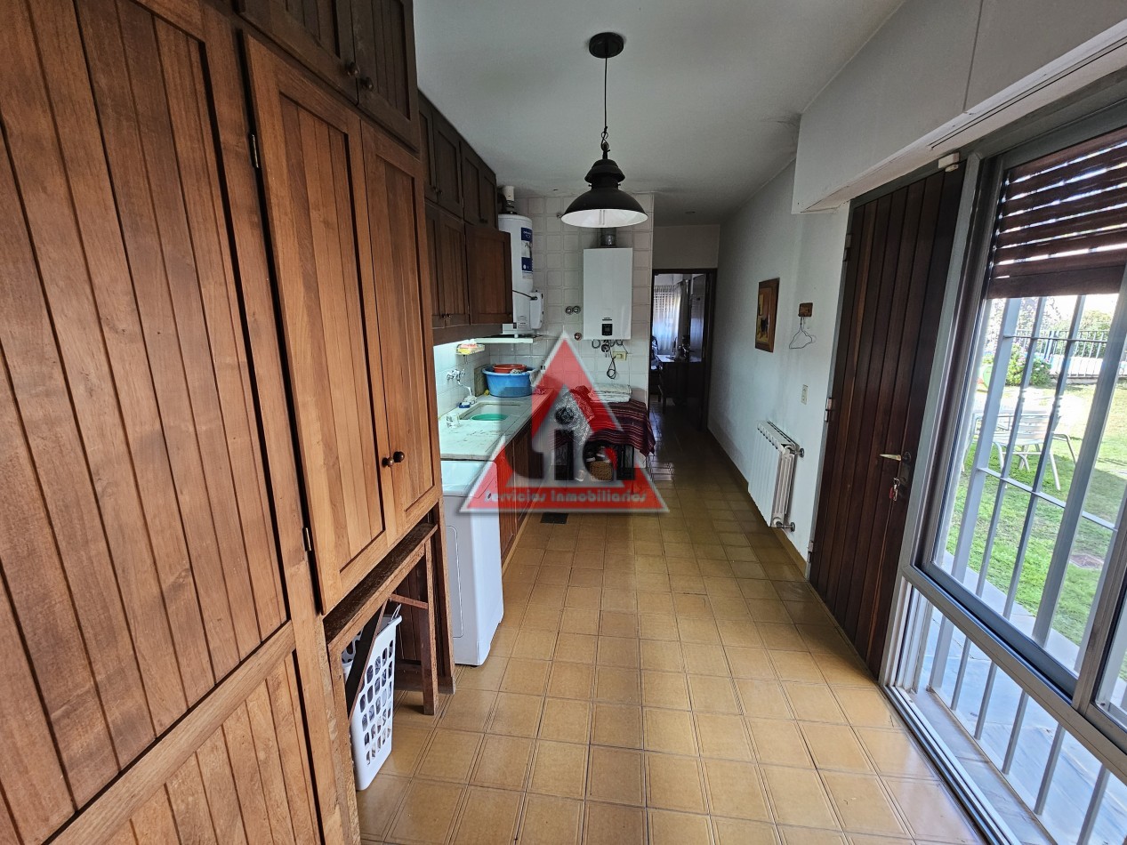 CASA USO COMERCIAL SOBRE AVENIDA RICHIERI / 561M2 TERRENO / 272m2 cubiertos