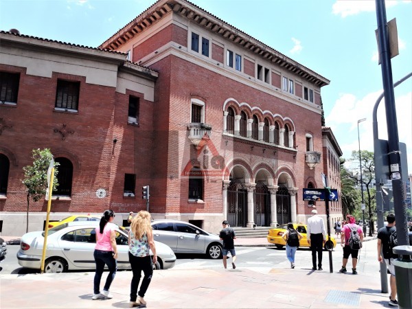 SEMIPISO FRENTE AL ARZOBISPADO CON COCHERA USD 149.000!!!